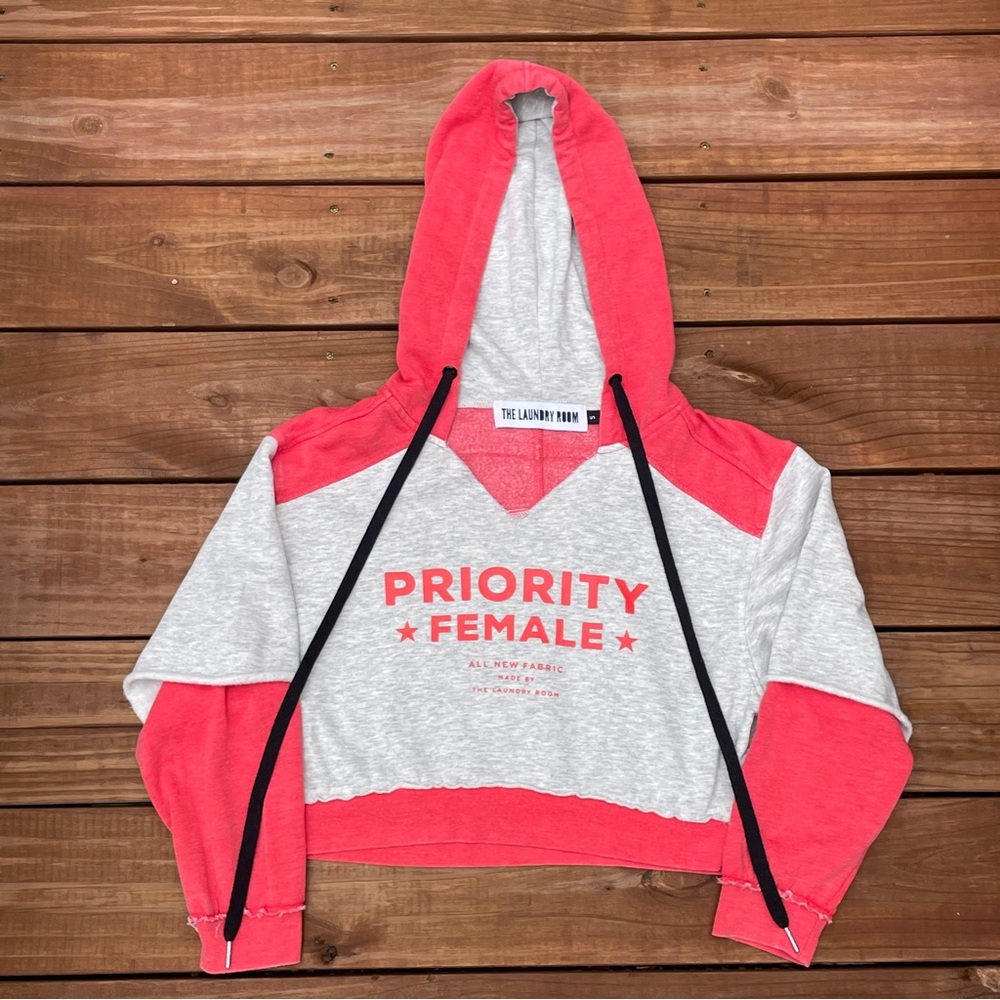 The Laundry Room Cropped Hoodie Athleisure Sweatshirt Small College Like New